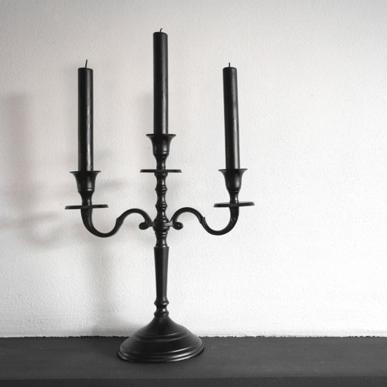 velas decorativas en candelabro